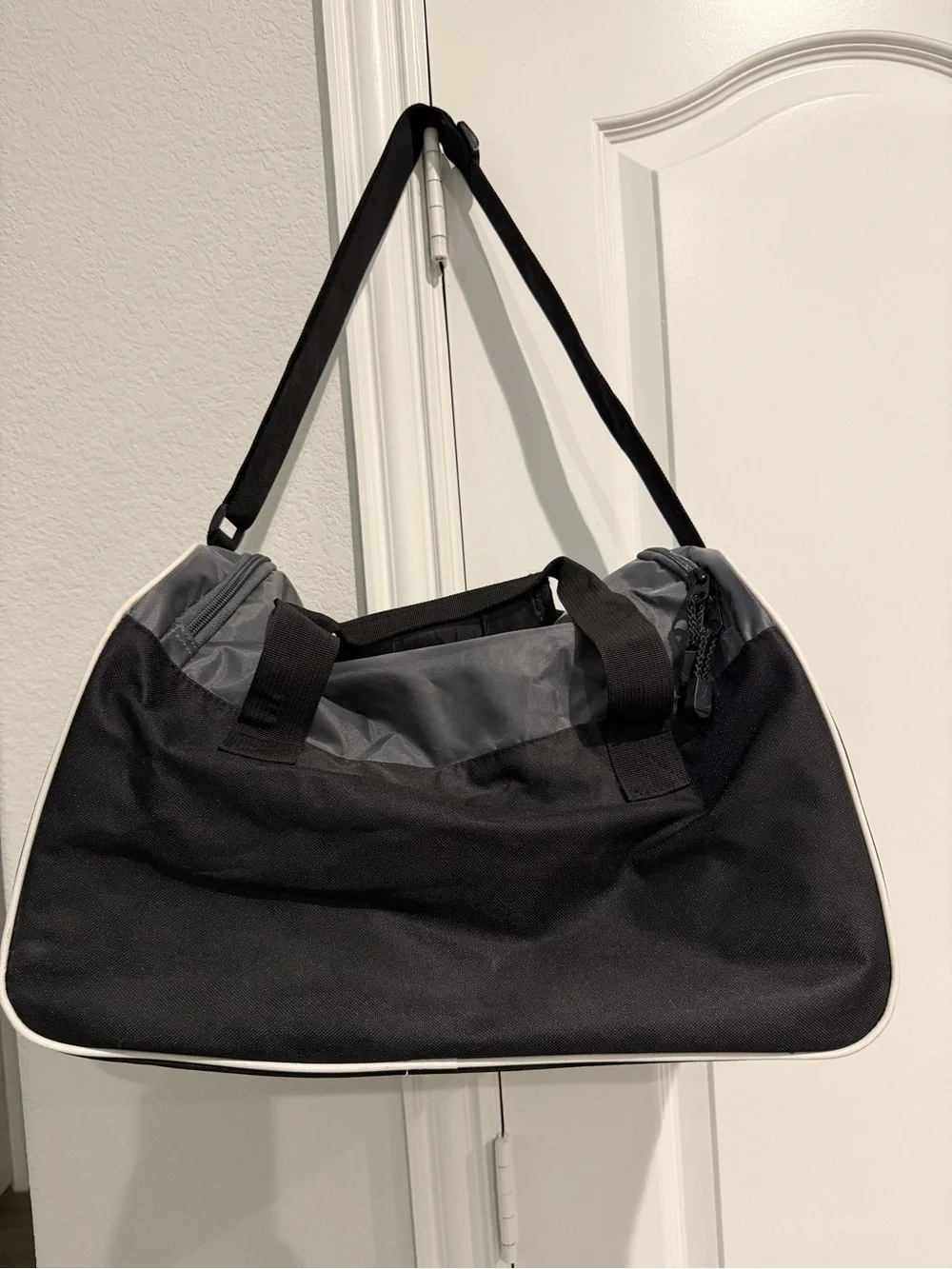 Reebok Warrior II Duffel Bag – Medium Grey NWOT